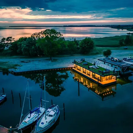 200 Qm Schwimmendes Penthouse