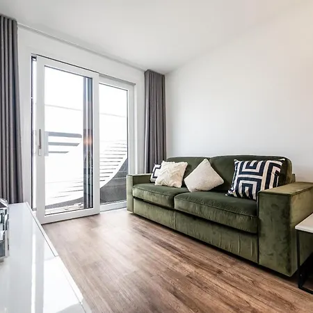 200 Qm Schwimmendes Penthouse 船上ホテル Vieregge